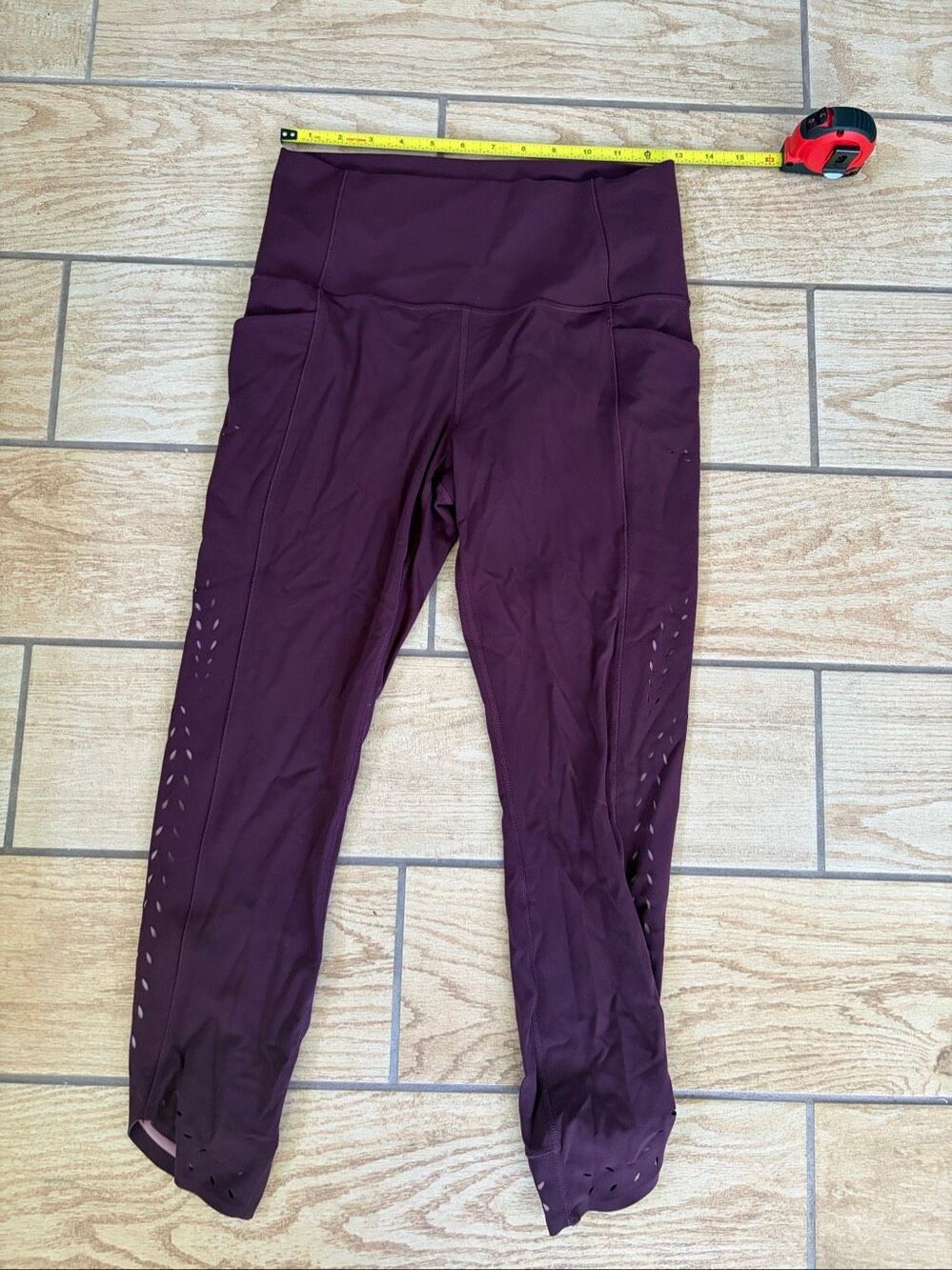 Athleta Salutation Stash Pocket II Laser Cut 7/8 Leggings Burgundy Medium